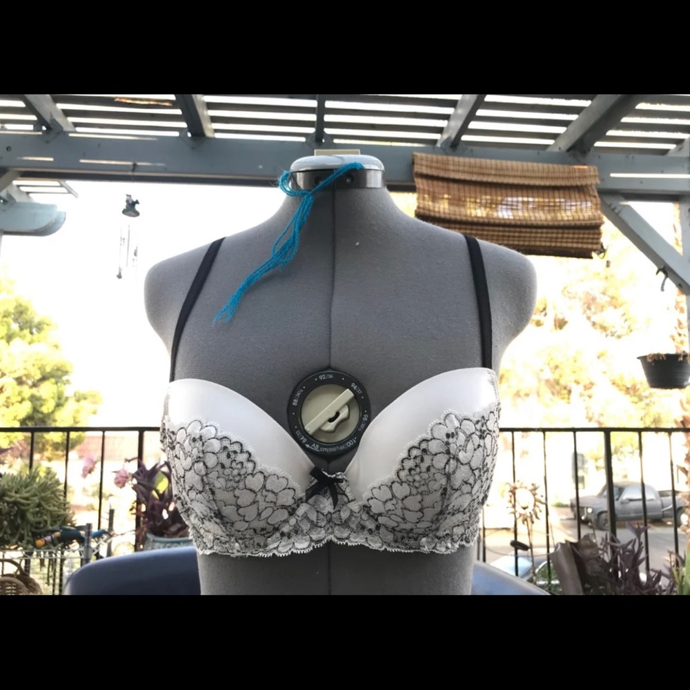 Victoria’s Secret black and white lace 36 B